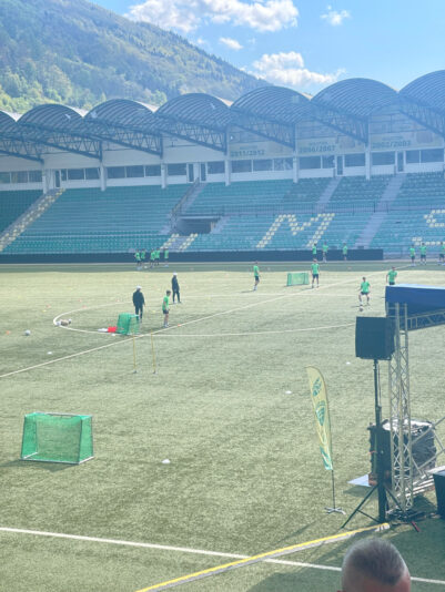 B07DE235-35B3-476F-B50B-5FCE1CA2D878